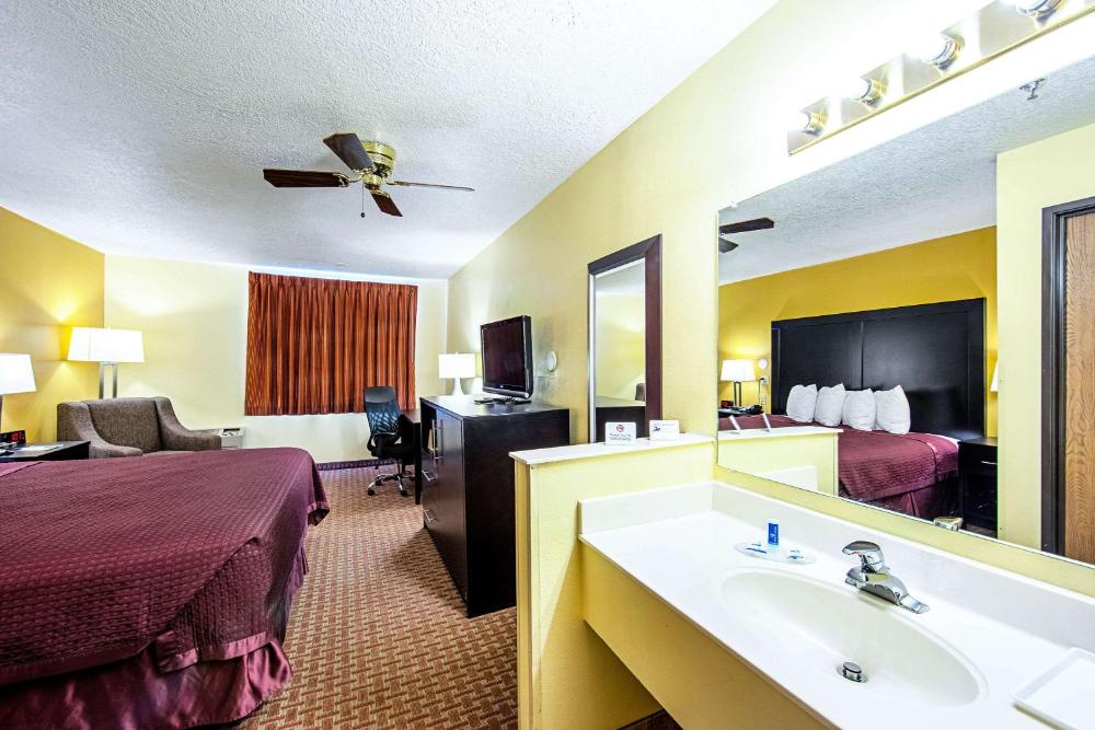 King Room - Non-Smoking interior