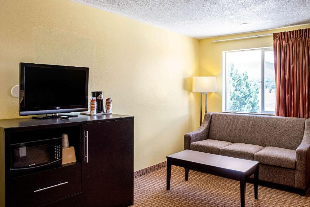 Queen Suite with Two Queen Beds - Non Smoking interior